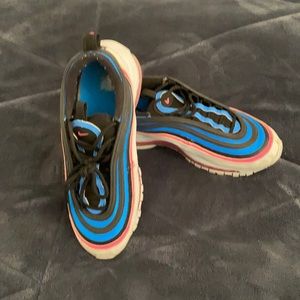Girls shoes